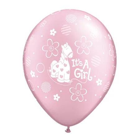 Rosafarbener Latexballon mit Schriftzug „It’s a Girl“